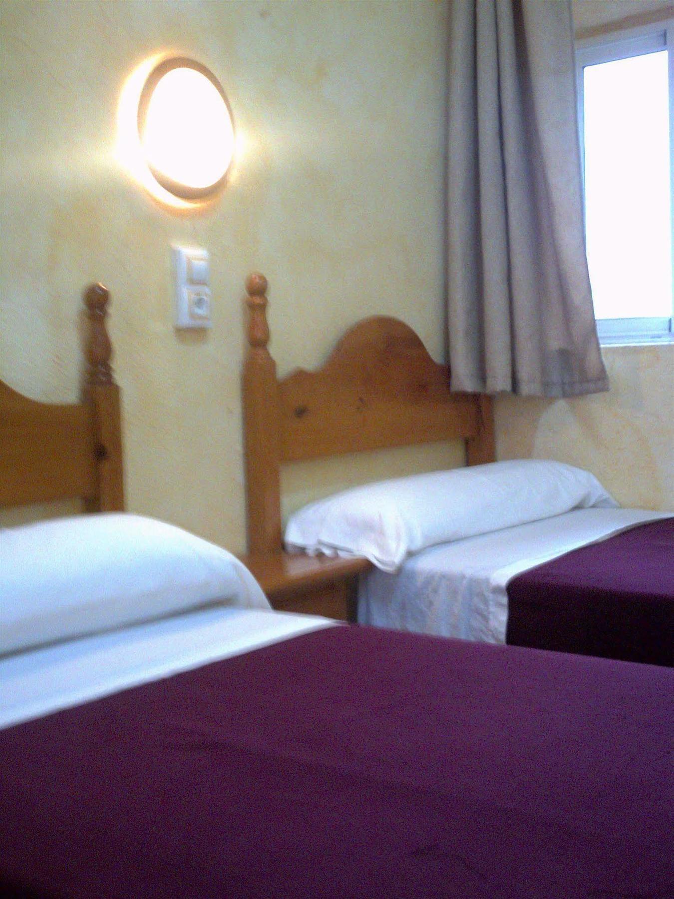 Pension Lisdos Sevilla Exterior foto